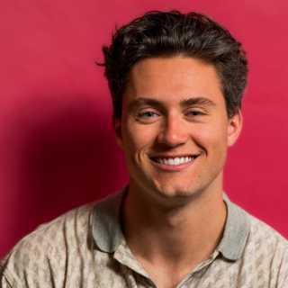 https://thestandnyc.com/images/comedians/_square/alecflynn.jpg