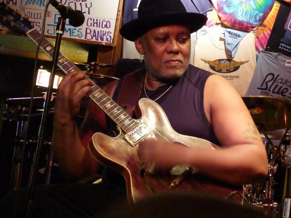 https://www.reggieslive.com/wp-content/uploads/Carlos-Johnson-600x450.jpg